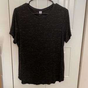 Large old navy black/white tshirt